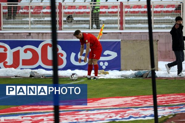 بازی تراکتور و ملوان در تبریز