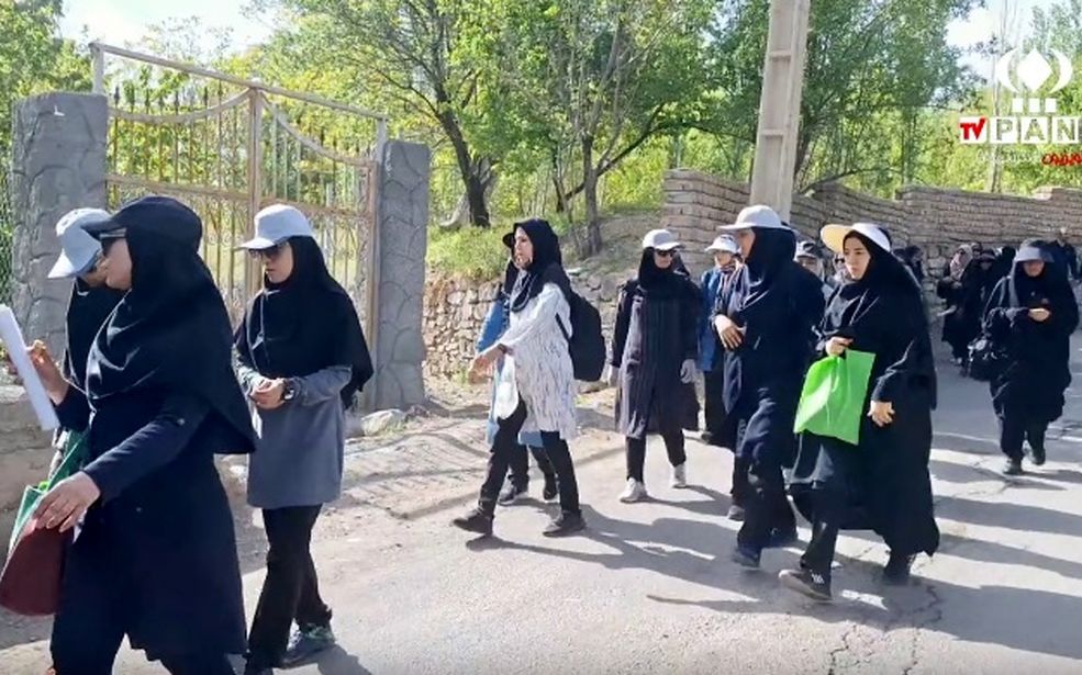 کوه‌پیمایی فرهنگیان استان قم به مناسبت هفته معلم