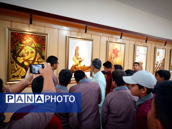 دانش آموزان دبیرستان میثاق از نمایشگاه خط بازدید کردند 