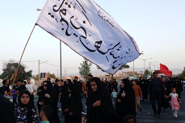 آیین پیاده روی باشکوه جاماندگان اربعین حسینی در شهرستان کاشمر 
