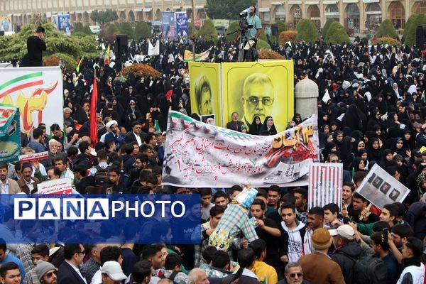 حضور پرشور مردم اصفهان در راهپیمایی روز 13 آبان