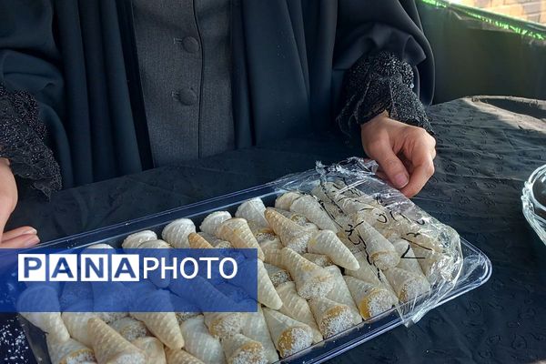 سوگواری فرهنگیان و دانش‌آموزان شهرستان قرچک در مدرسهٔ متوسطه اول بنیاد پانزده خرداد 