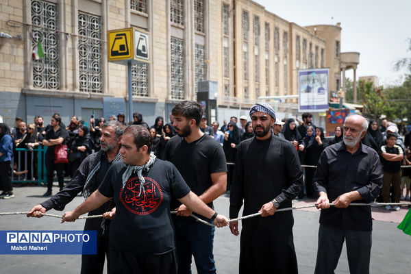 خیمه‌سوزان ظهر عاشورا در چهارراه گلوبندک تهران