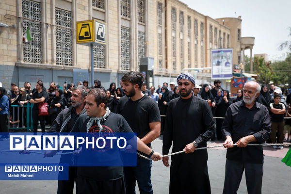 خیمه‌سوزان ظهر عاشورا در چهارراه گلوبندک تهران