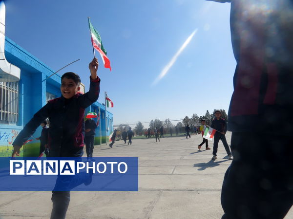 صبحگاهی شاد و پرنشاط در مدارس خاتم