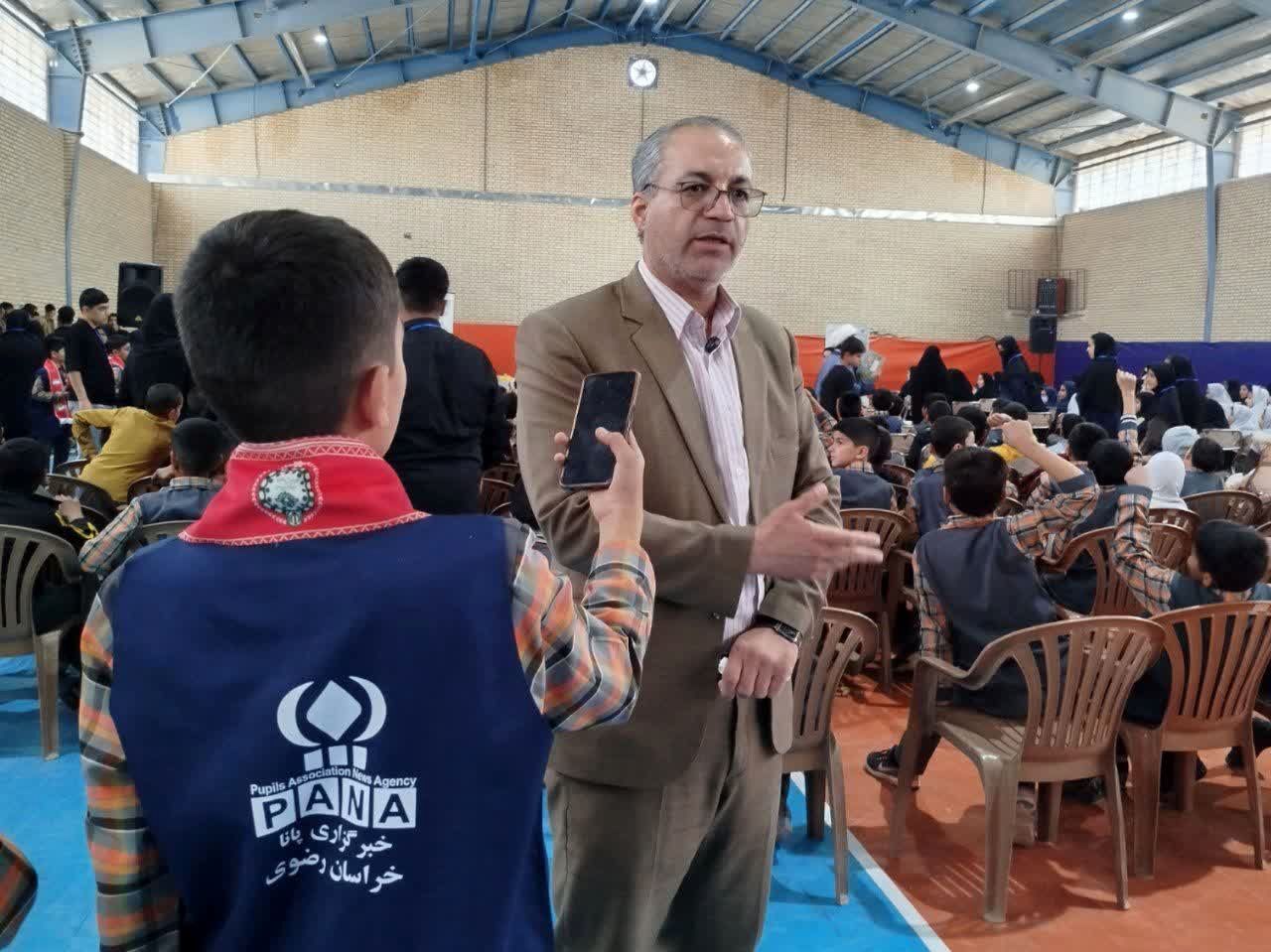 روستای فدافن یکی از روستاهای دوست دار کتاب در سطح کشور شناخته شده است