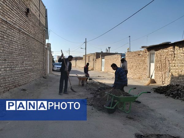 فرآیند چاله‌گیری کوچه دبیرستان مادر مهربان نقاب شهرستان خلیل آباد