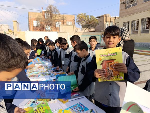برگزاری نمایشگاه کتاب در دبستان معلم دو آشخانه 