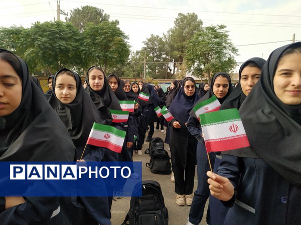 جشن آغاز سال تحصیلی جدید در دبیرستان نمونه ایمان 