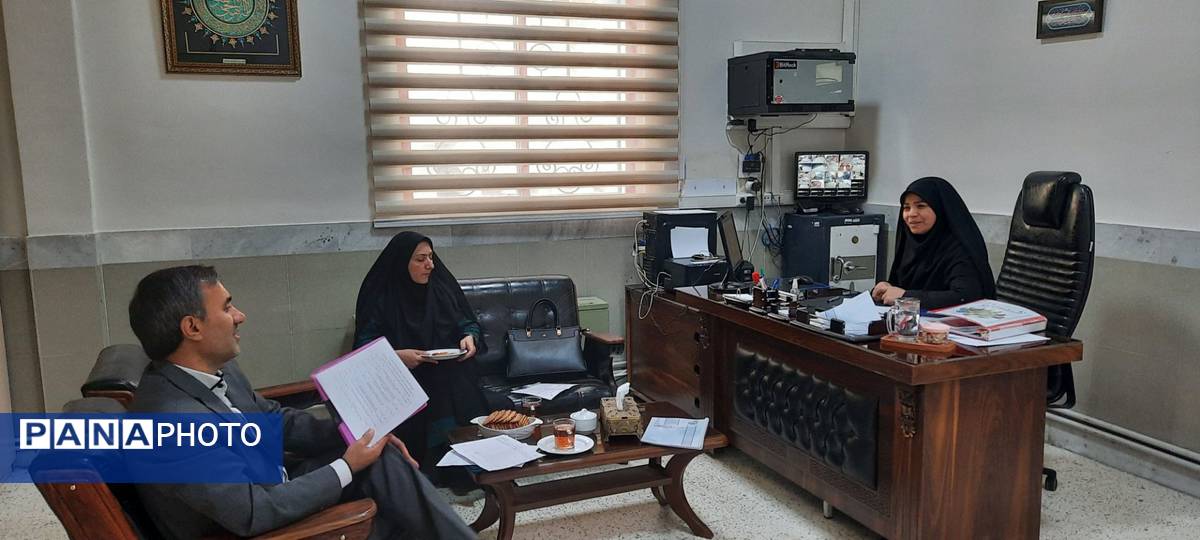 بازدید سرگروههای آموزشی از دبیرستان مهشید مصلی نژاد