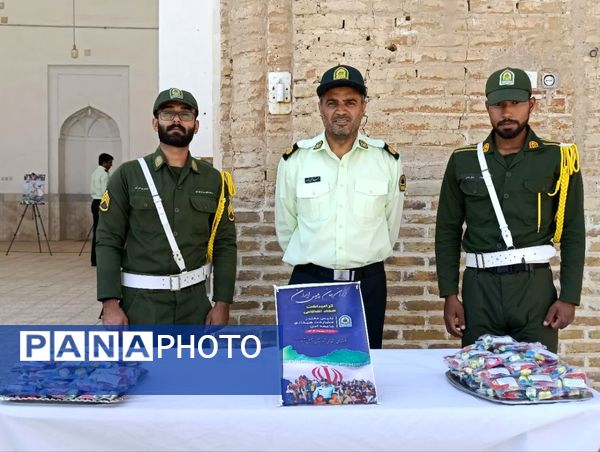 برپایی میز خدمات در مصلی نماز جمعه توسط نیروی انتظامی شهرستان خلیل اباد 