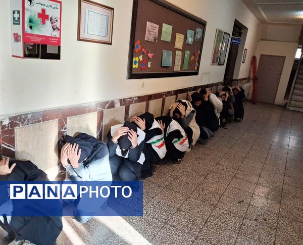 اجزای مانور زلزله تمام تشکیلاتی در دبیرستان مدرس تبریز 