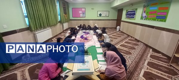 محفل انس با قرآن کریم در دبستان داریوش گنجی