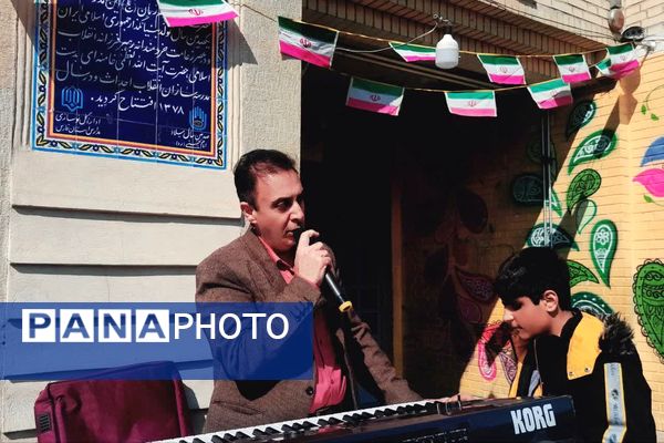 جشن آواها به‌مناسبت دهه فجر در دبیرستان هاشمی رفسنجانی ناحیه 4