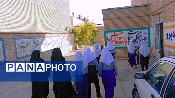 بازدید دانش‌آموزان دبستان درخشنده از پژوهش سرای آیندگان 