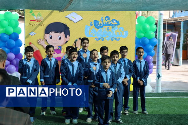 نواخته شدن زنگ شکوفه‌ها در یزد