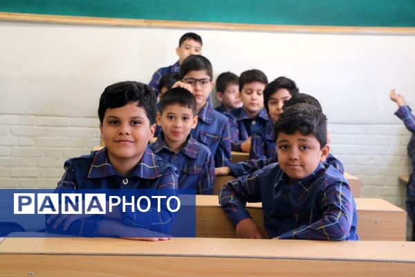 جشن اول مهر و زنگ ایثار در دبستان شهریار