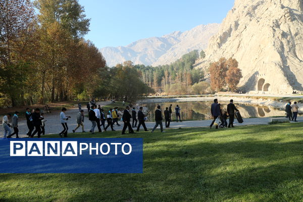 روز دوم حضور دانش‌آموزان عمره‌گزار در کرمانشاه