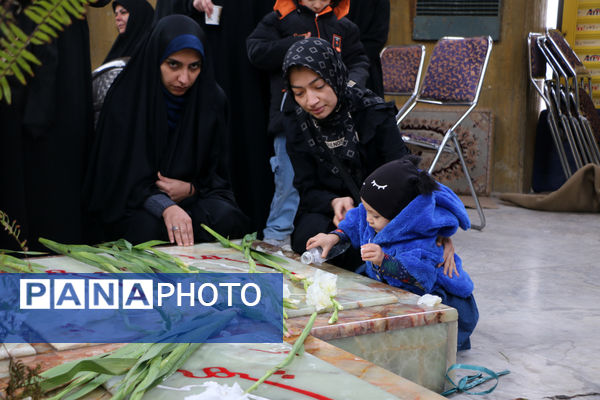 گلباران مزار شهدای گمنام قم در ایام الله دهه فجر