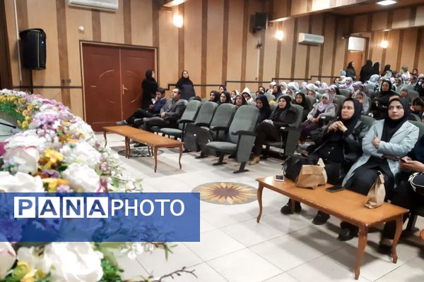 مراسم تجلیل از برگزیدگان جشنواره های فرهنگی هنری کانون‌ فرهنگی وتربیتی حضرت زینب (س) ناحیه۳ شیراز 