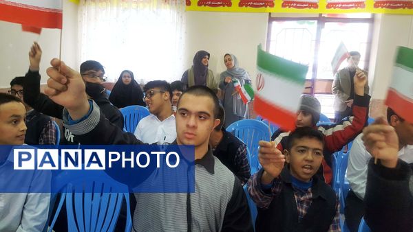 نواختن زنگ انقلاب در مدرسه استثنایی مهرآفرینان