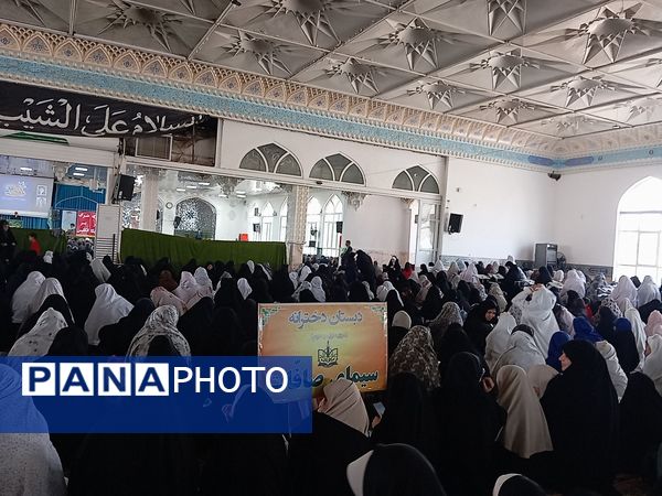 حضور دانش آموزان در نماز جمعه کاشمر