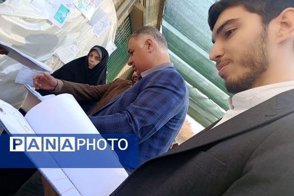 نمایشگاه دستاوردهای دانش آموزی در دبستان دخترانه وحیدکیهانی ناحیه یک شهرری