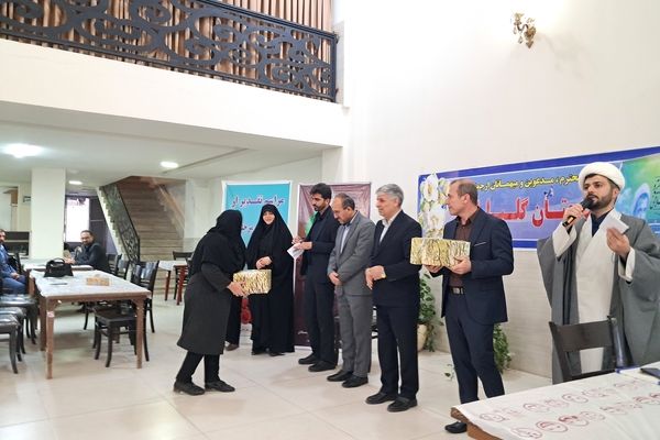 تجلیل از مربیان و معلمان پرورشی و خانواده شهدا در آشخانه
