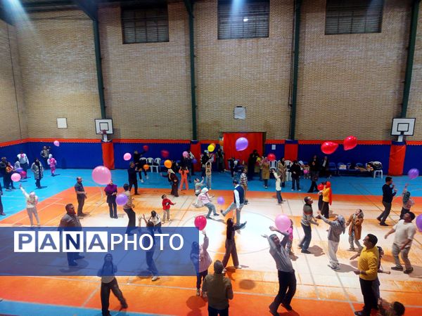 دانش آموزان مدرسه سمیه ساعاتی شاد در کنار پدرانشان گذراندند