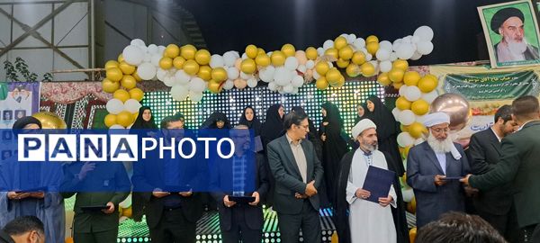مراسم تجلیل از معلمان نمونه در شهرستان صالح آباد 