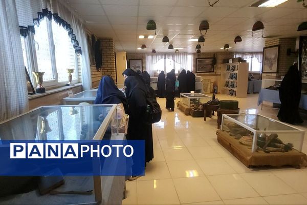 زیارت گلزار شهدا و اقامه نماز جماعت دانش‌آموزان فرزانگان در امامزاده ابراهیم ملارد