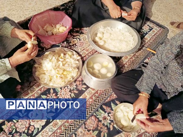 پخت و توزیع نذری در روز تاسوعای حسینی روستای حسن آباد داراب استان فارس
