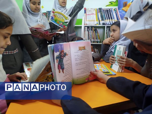 بازدید دانش‌آموزان دبستان شهید نجفی فدافن از کتابخانه فدک