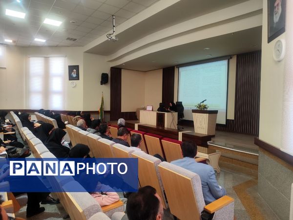 نشست تخصصی رابطین پژوهش؛ گامی برای توسعه علمی مدارس ناحیه ۶