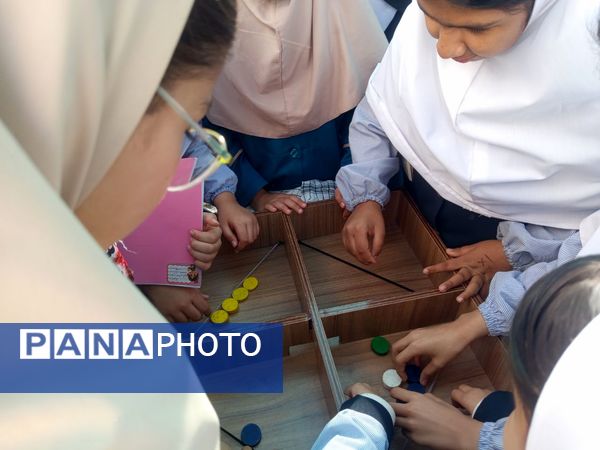 بازارچه کتاب در دبستان سمیه