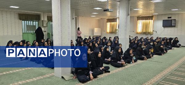 برگزاری مراسم بزرگداشت خانواده شهید تشکری در دبیرستان شاهد فردوس