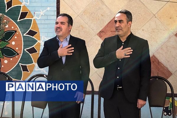 نواختن زنگ مصباح الهدی توسط مدیر آموزش و پرورش ناحیه 2 شهرری در دبستان طواف و معماریان 