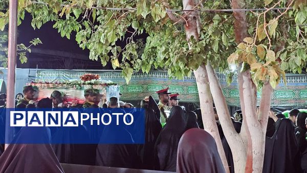 پیکر شهید فاتحی، در آغوش مجلس حسینی آرام گرفت 