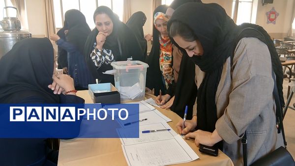 برگزاری انتخابات انجمن اولیا و مربیان دبیرستان فاطمیه ناحیه یک کرج