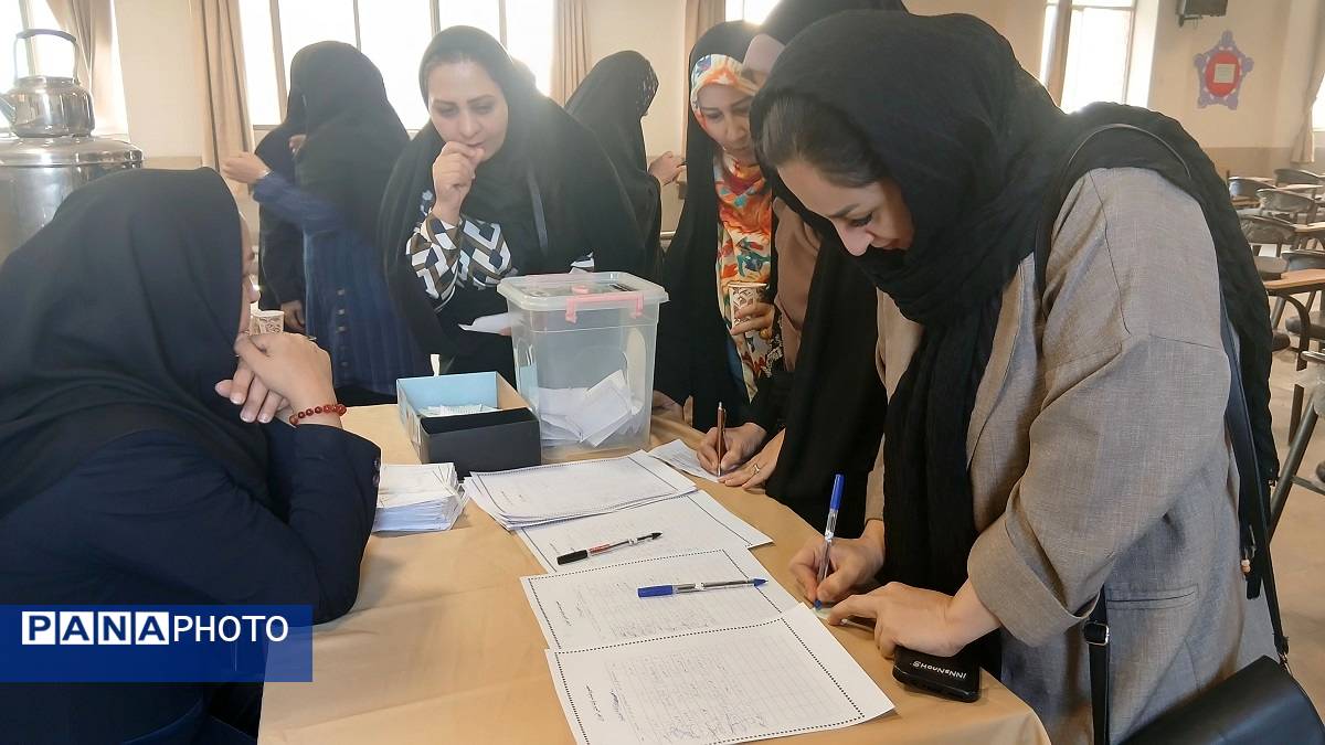 برگزاری انتخابات انجمن اولیا و مربیان دبیرستان فاطمیه ناحیه یک کرج
