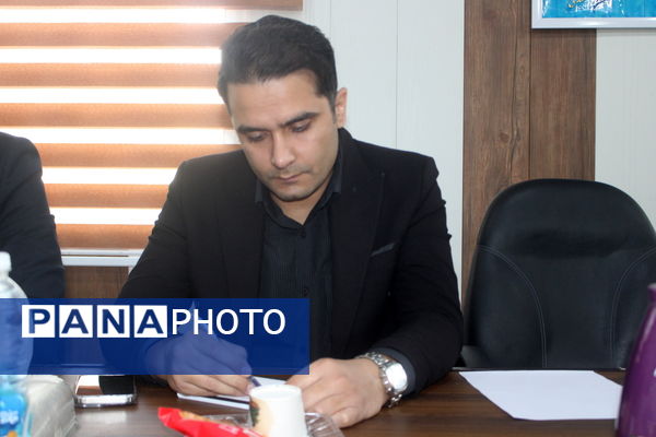 جلسه برنامه‌ریزی بزرگداشت هفته دفاع مقدس در اداره‌کل آموزش و پرورش استان بوشهر