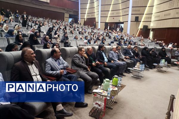 آیین تجلیل از برگزیدگان طرح و برنامه‌های آموزش بنیادین ابتدایی
