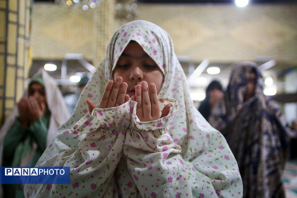 اعتکاف دانش‌آموزی در مسجد قائمیه