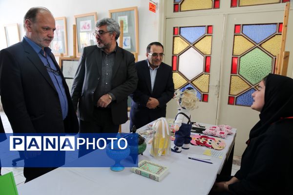 برگزاری نمایشگاه دستاورد های دانش آموزان در هنرستان حضرت فاطمه (س)  اردبیل
