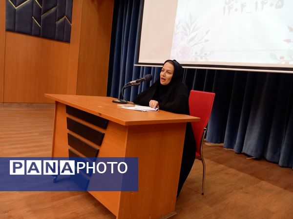 اولین مجمع عمومی انجمن اولیا ومربیان دبیرستان آرمینه مصلی نژاد ناحیه ۶