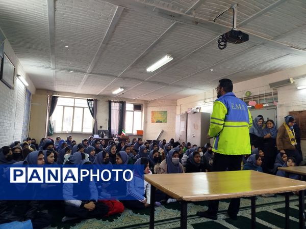 بیست و هفتمین مانور زلزله در دبیرستان دخترانه دانشور 2 