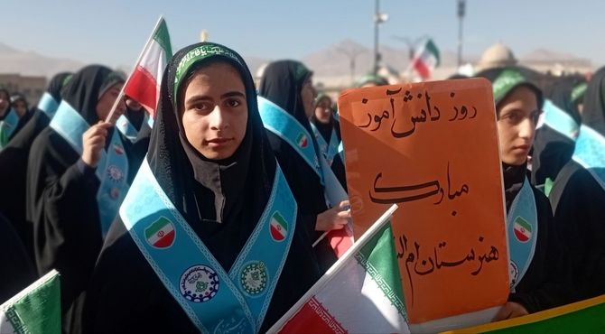 حضور پررنگ پیشتازان، جلوه‌ای از نشاط و بصیرت دانش‌آموزی در سیزده آبان