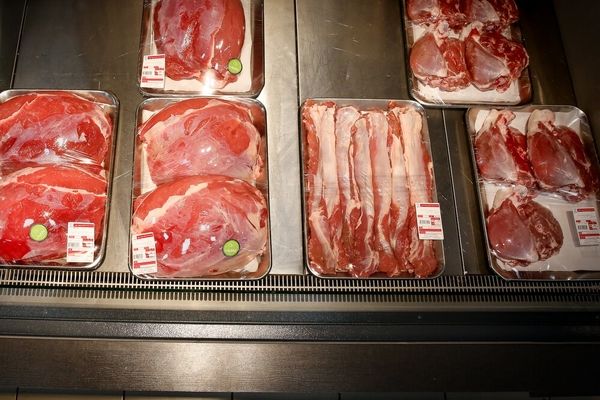 توزیع ۱۸ تن گوشت گرم در بین خانواده‌های نیازمند