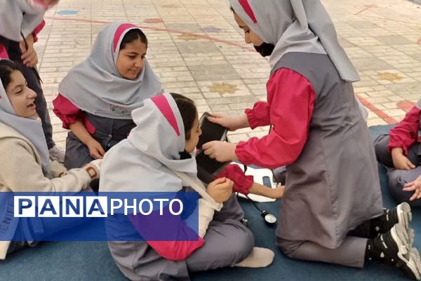 مانور سراسری زلزله و ایمنی با شعار "مدرسه ایمن، جامعه تاب‌آور" در مدرسه سارا شهرستان ملارد