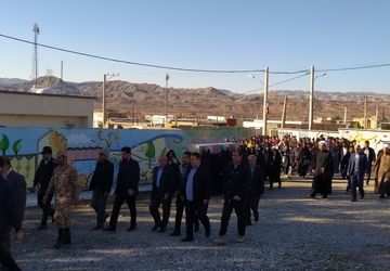 دانش‌آموزان بخش زرین آباد شهدای گمنام را بدرقه کردند